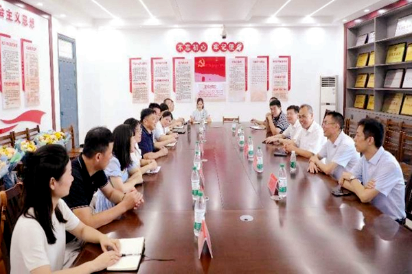 我校开展教师节走访慰问活动2_副本