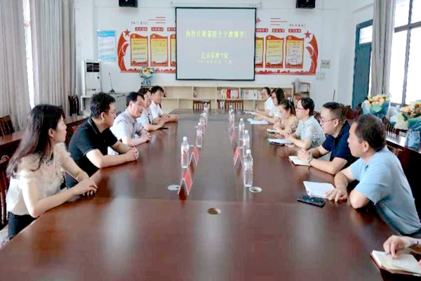 我校开展教师节走访慰问活动3_副本