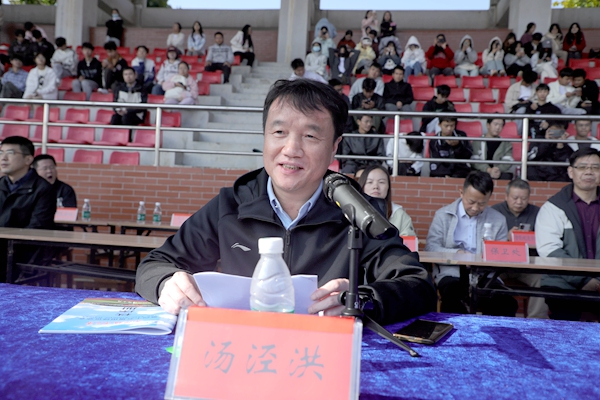 我校第四十五届田径运动会开幕8