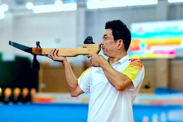 捷报！我校教师喜获民族标准弩男子个人立姿项目全国第二名2_副本