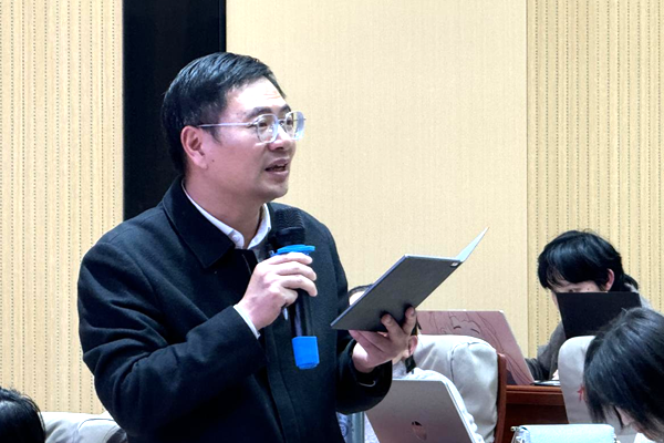 我校2024-2025学年课程认证“工作坊”培训顺利开班 邓志辉_副本