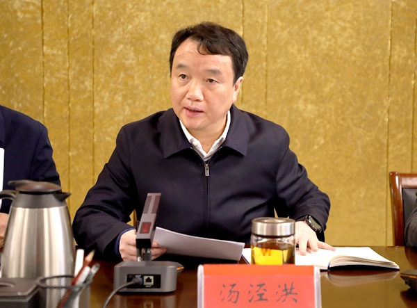校长汤泾洪