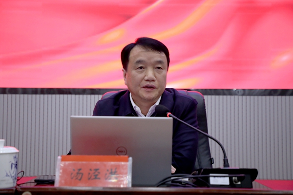 汤泾洪校长_副本