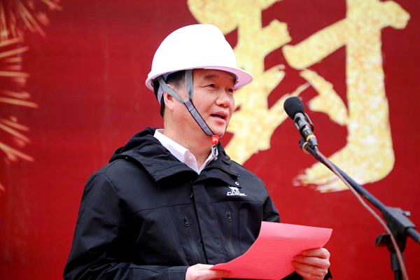 我校理想信念教育基地项目顺利封顶3_副本
