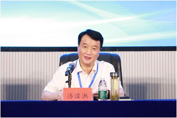 汤泾洪在致辞中指出，职业教育专业教学标准是指导人才培养的纲领性文件